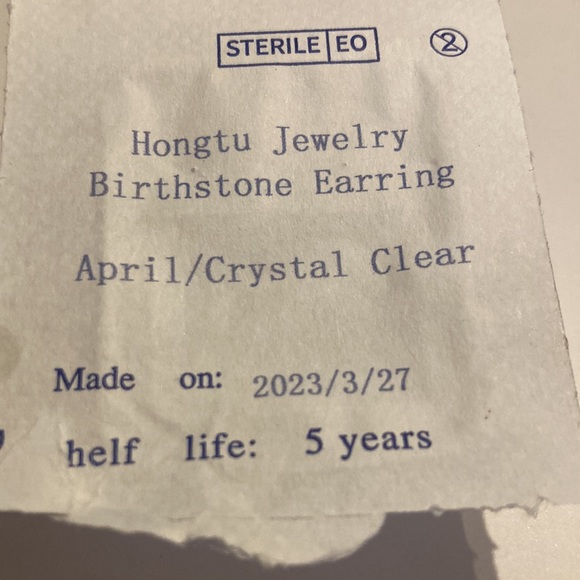 NWT⭐️2pcs Stainless Steel Birthstone CZ Zircon Ear Stud Earrings - Picture 4 of 6